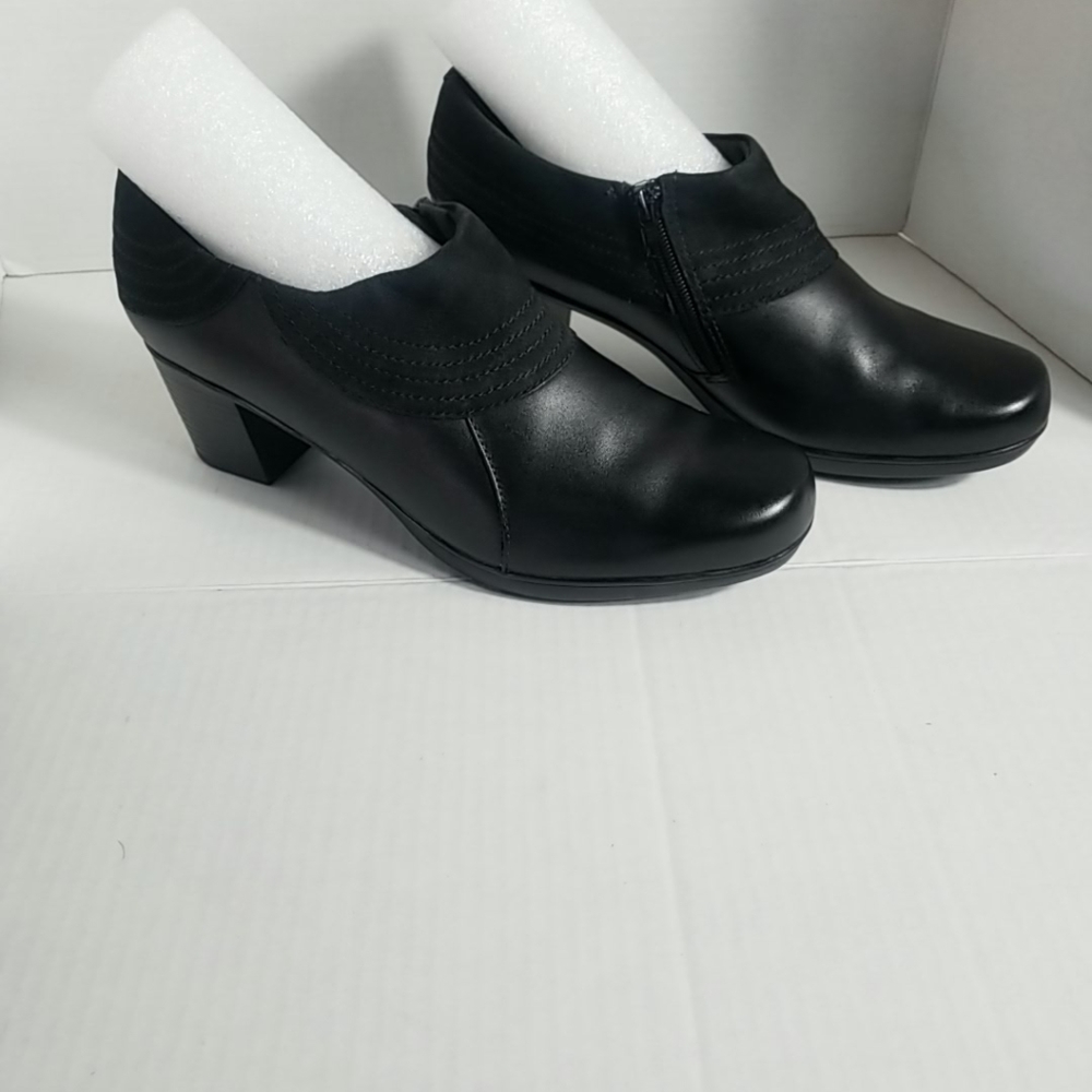 CLARKS BENDABLE BLACK HEELED DRESS SHOE WITH INNER ZIPPERS SIZE 11